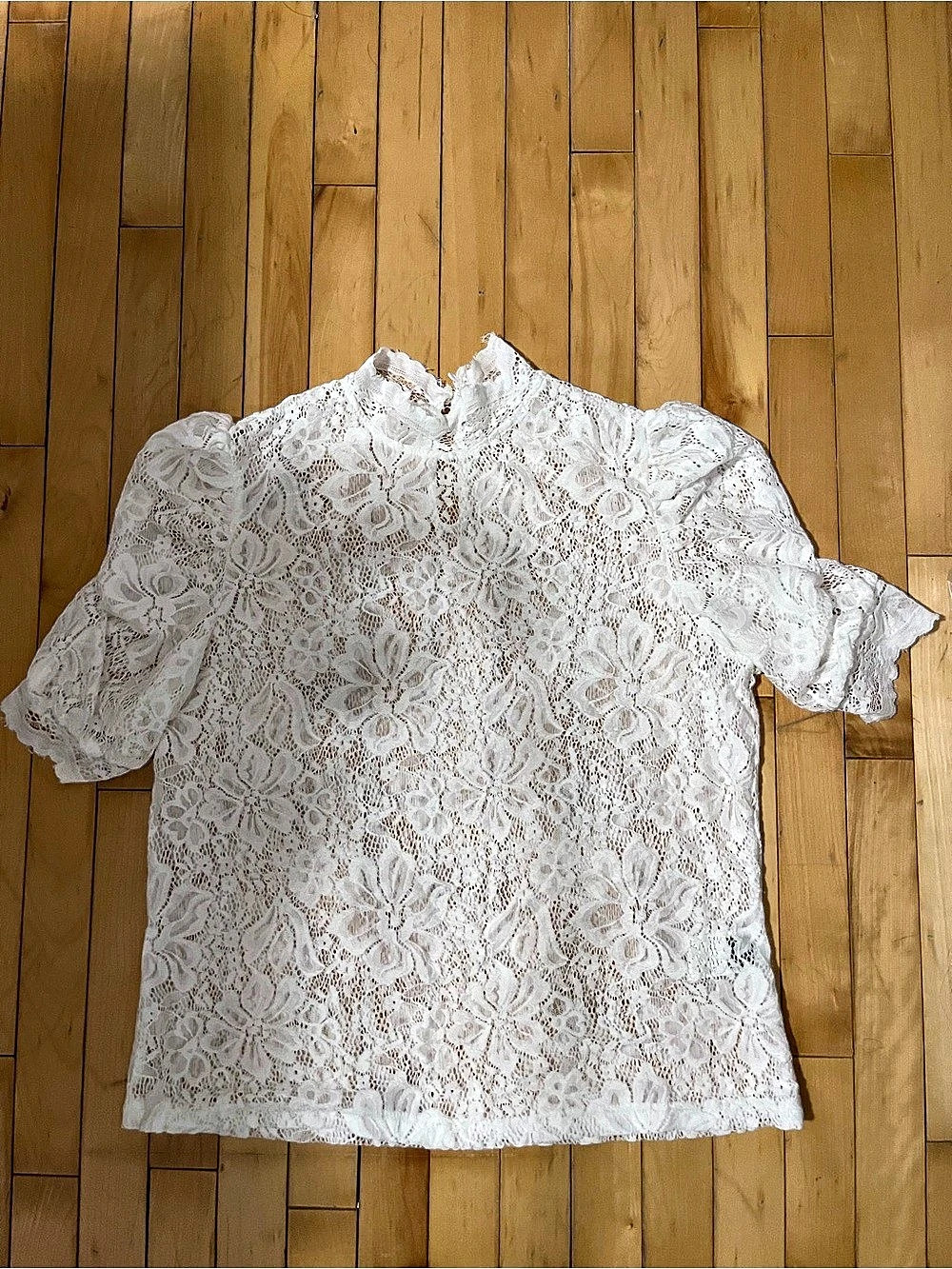 Floral Lace Short Sleeve Blouse in White Like New